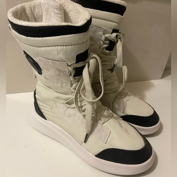 Pajar Canada gorgeous snow boots and sneakers extremely is soft and warm . - Picture 1 of 16